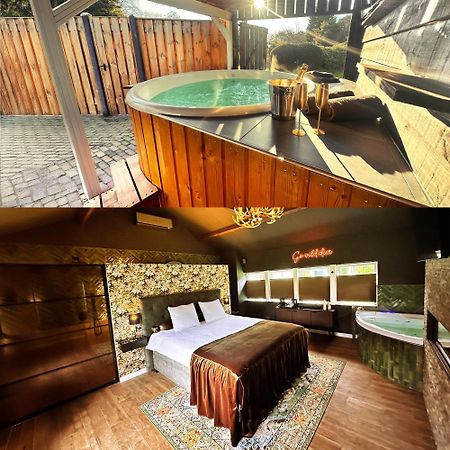 Wellness Tuin - Ultieme Partner Beleving - St Hubertus Suite Met Jacuzzi ,Openhaard, Prive Hottub En Prive Sauna In Jachthut Stijl Horst Esterno foto
