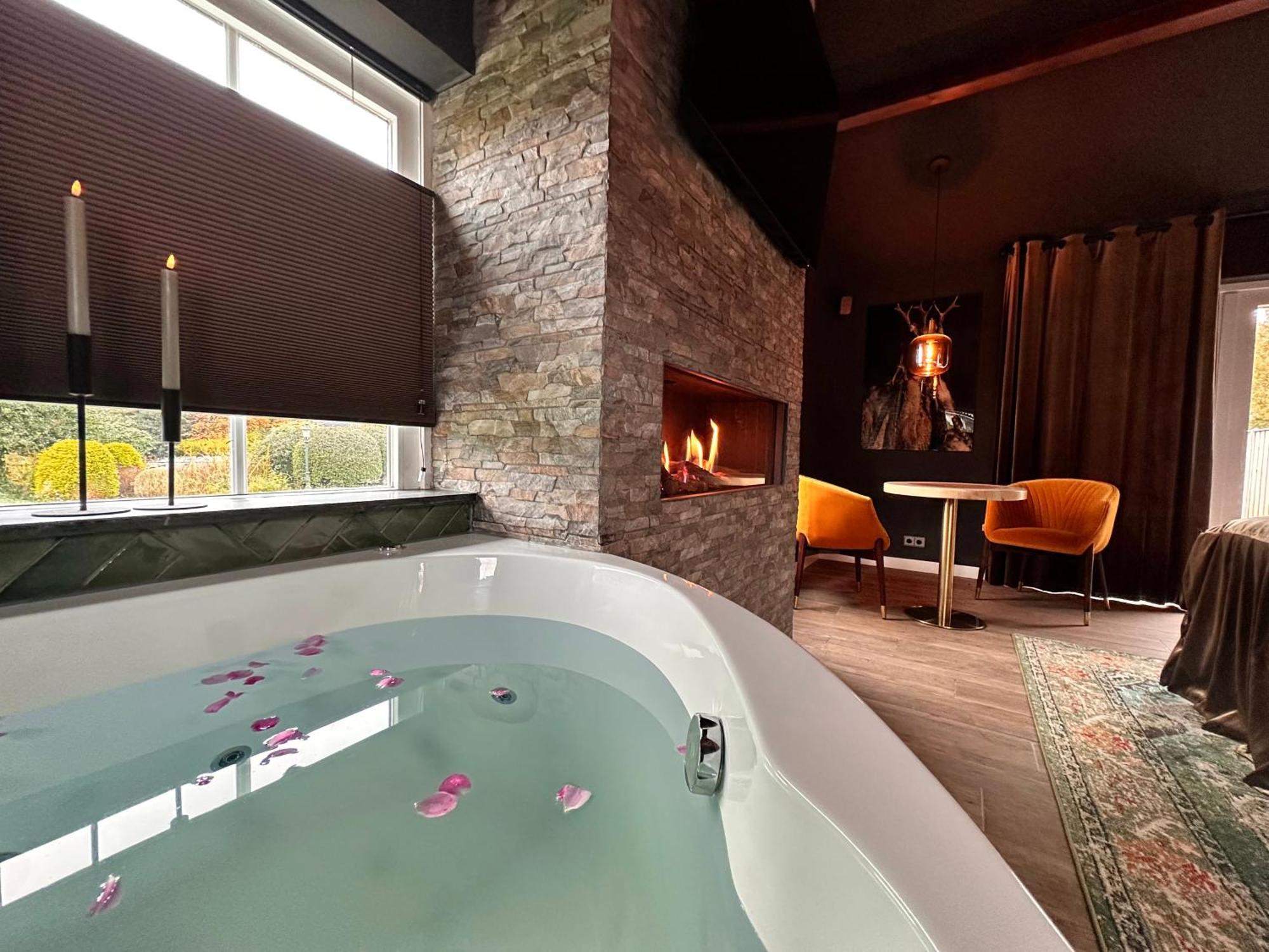 Wellness Tuin - Ultieme Partner Beleving - St Hubertus Suite Met Jacuzzi ,Openhaard, Prive Hottub En Prive Sauna In Jachthut Stijl Horst Esterno foto