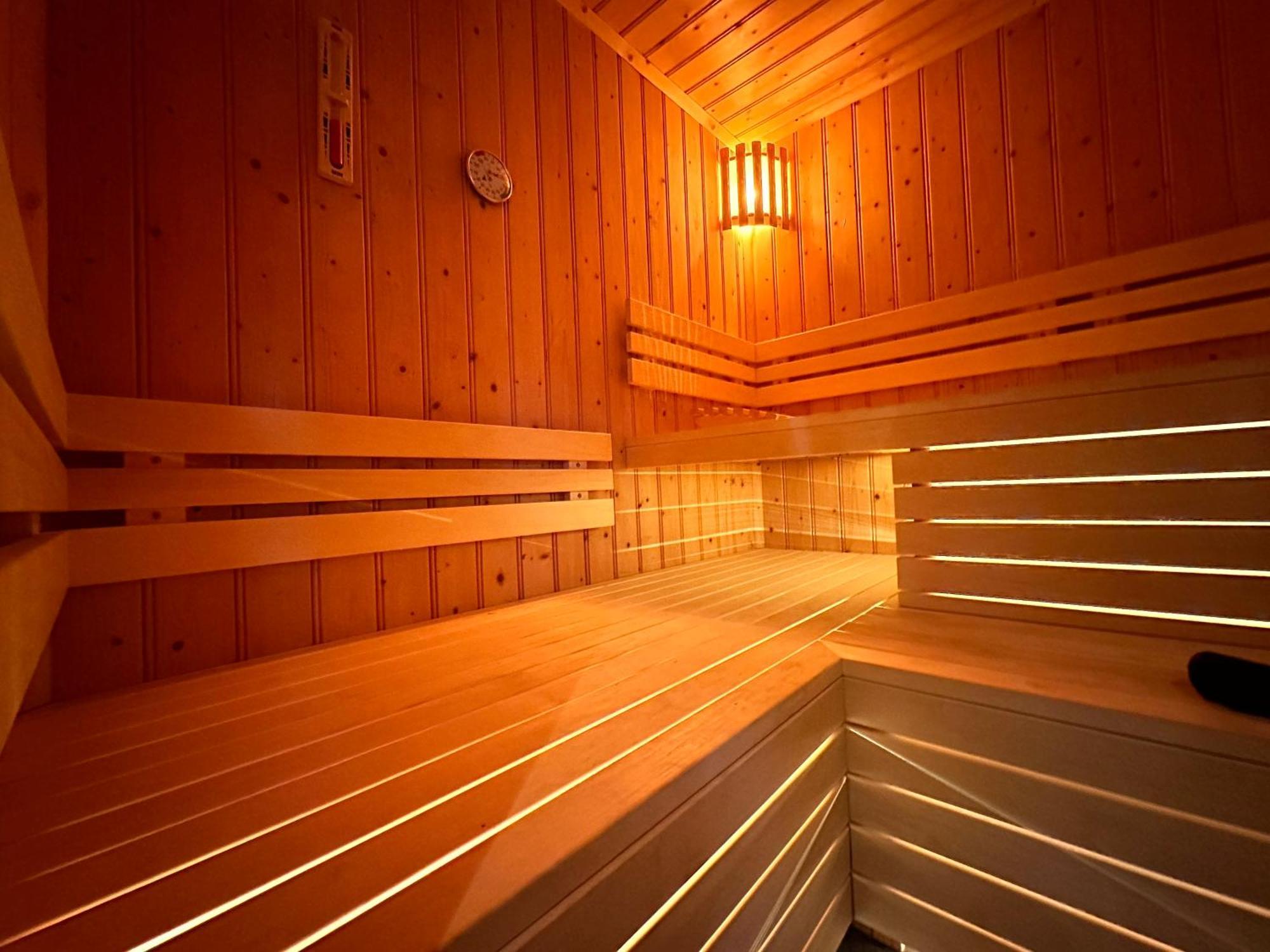 Wellness Tuin - Ultieme Partner Beleving - St Hubertus Suite Met Jacuzzi ,Openhaard, Prive Hottub En Prive Sauna In Jachthut Stijl Horst Esterno foto