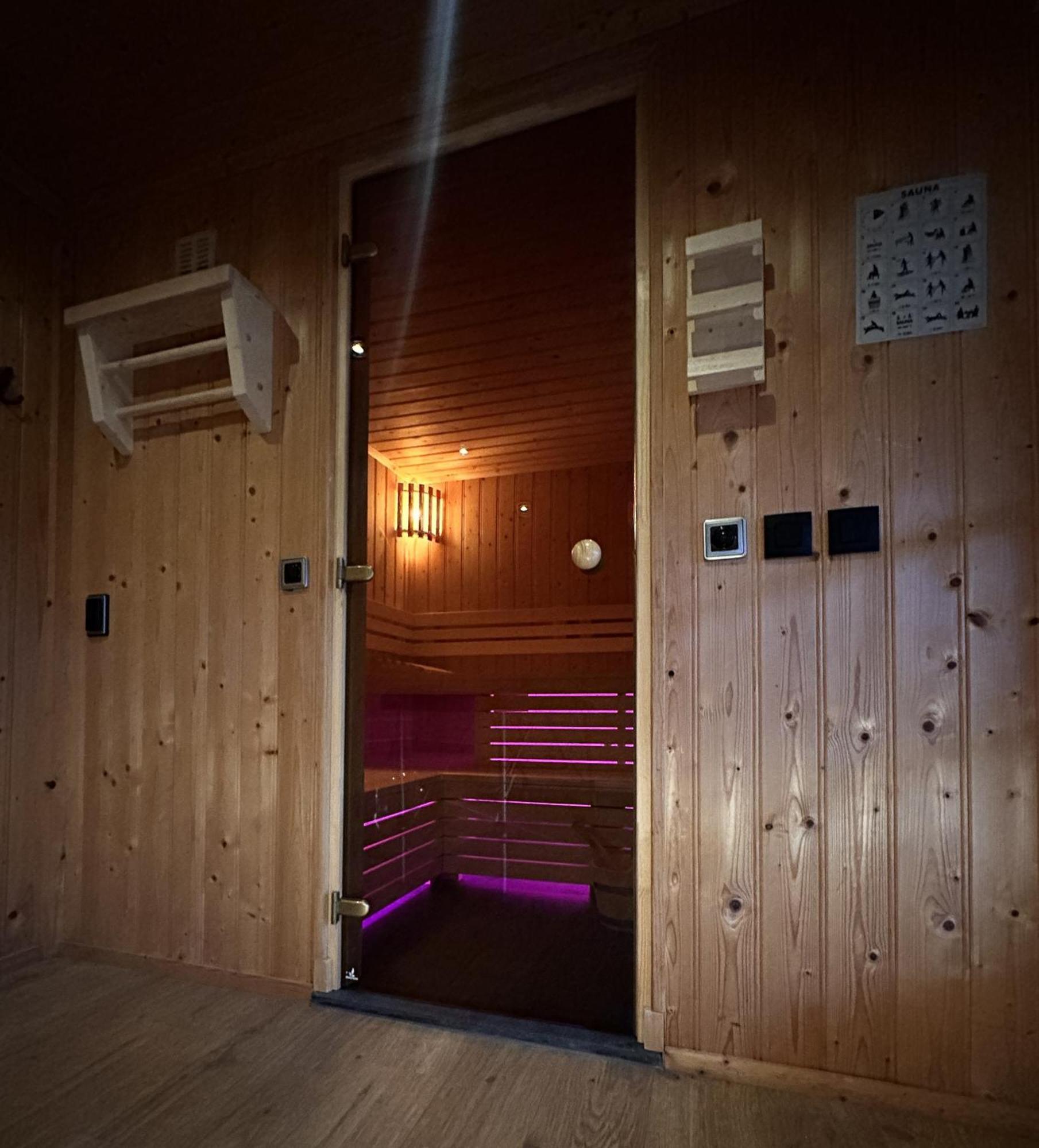 Wellness Tuin - Ultieme Partner Beleving - St Hubertus Suite Met Jacuzzi ,Openhaard, Prive Hottub En Prive Sauna In Jachthut Stijl Horst Esterno foto