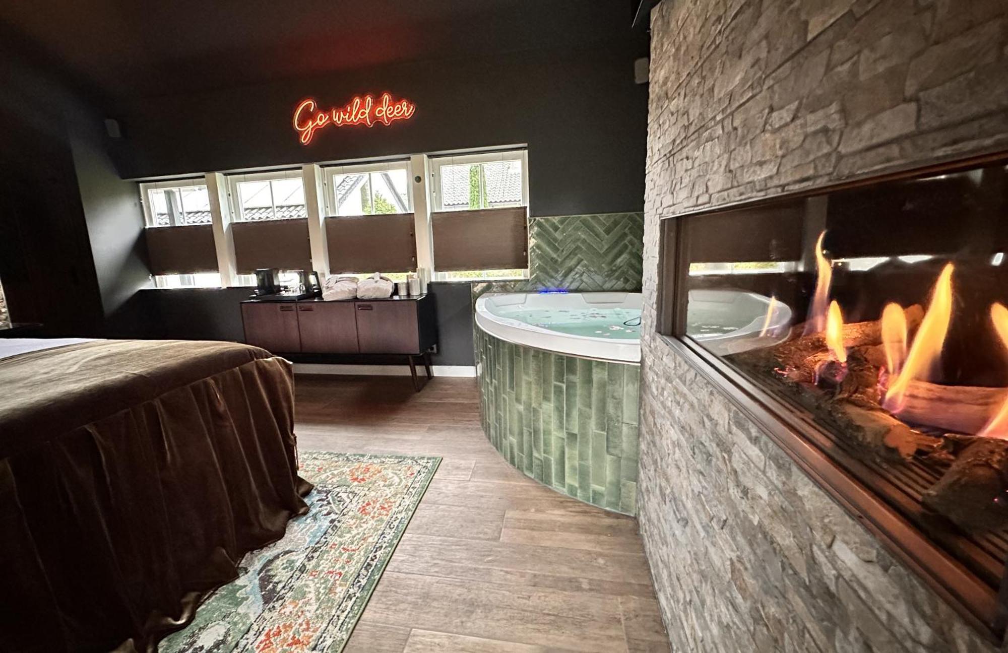 Wellness Tuin - Ultieme Partner Beleving - St Hubertus Suite Met Jacuzzi ,Openhaard, Prive Hottub En Prive Sauna In Jachthut Stijl Horst Esterno foto